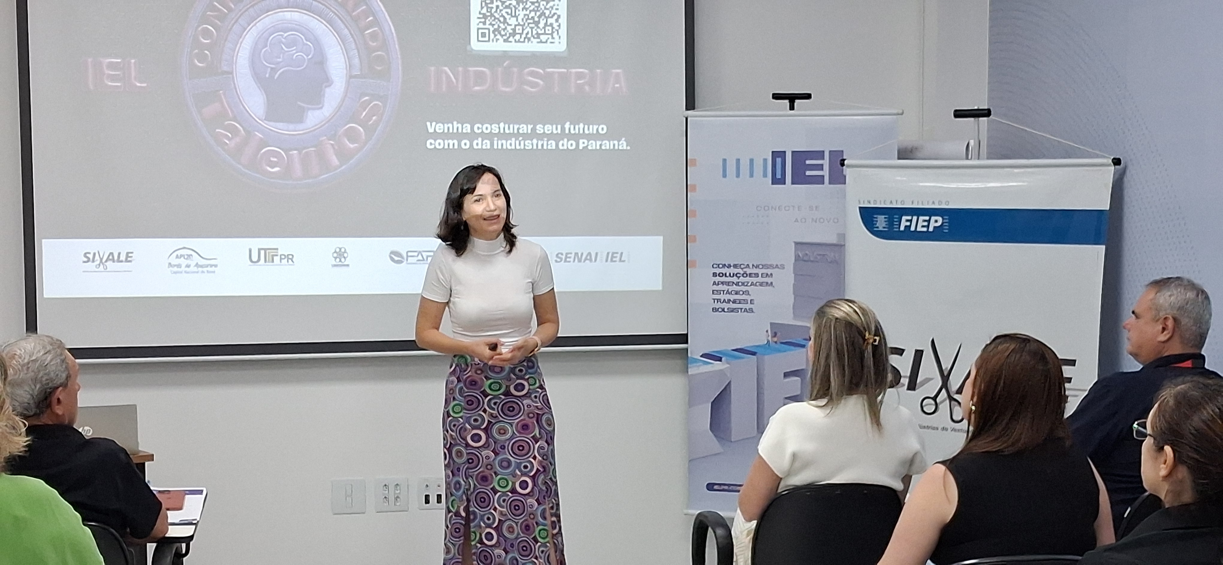 'Confeccionando Talentos' é lançado em Apucarana para capacitar jovens