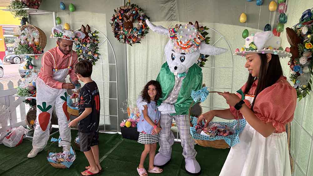 Ivaiporã dá início à programação da Páscoa com a chegada do Coelhinho