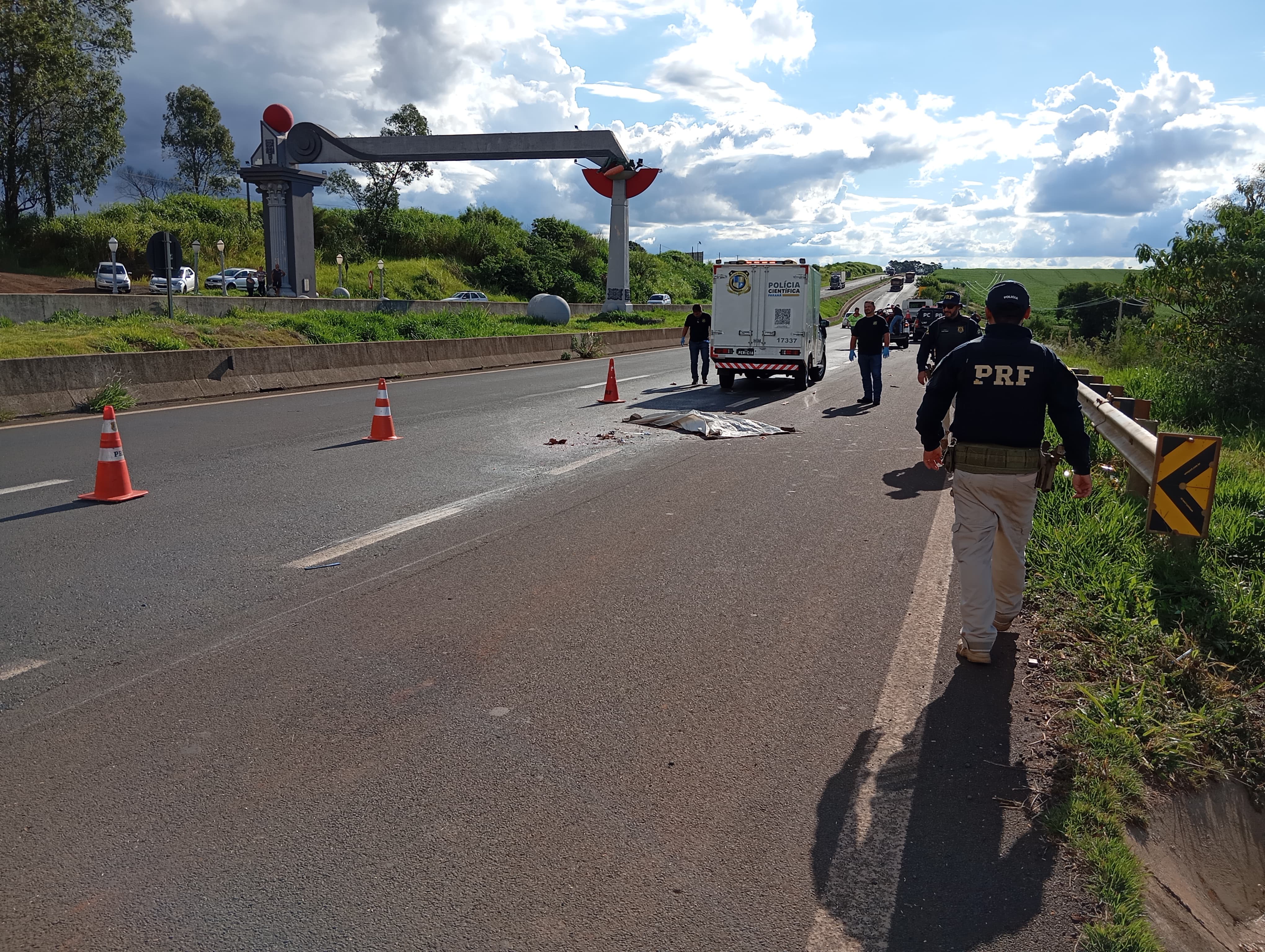 Mulher morre após ser atingida por caminhão em Marilândia do Sul