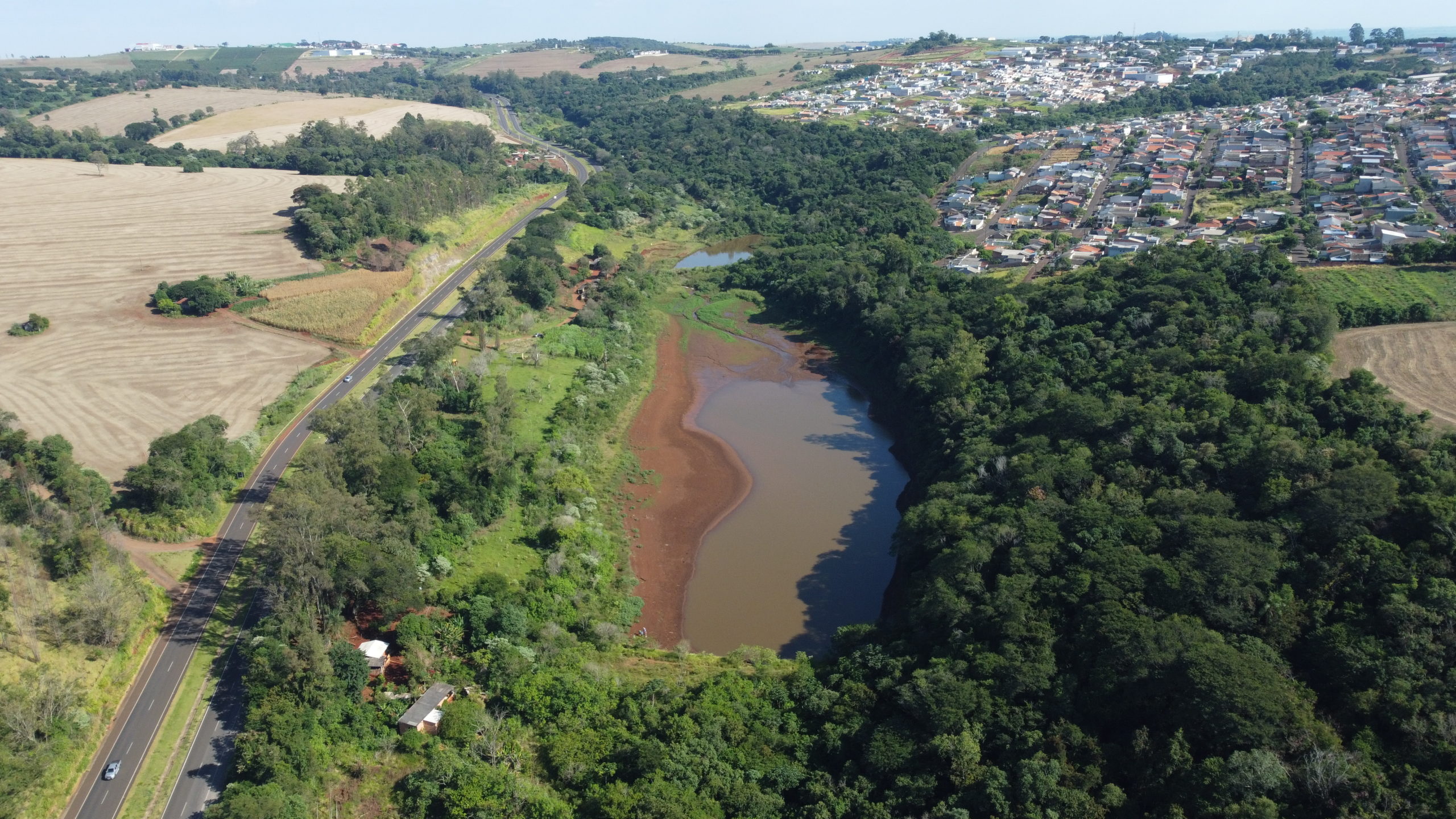 Nível da água da represa baixou mais de 5 metros