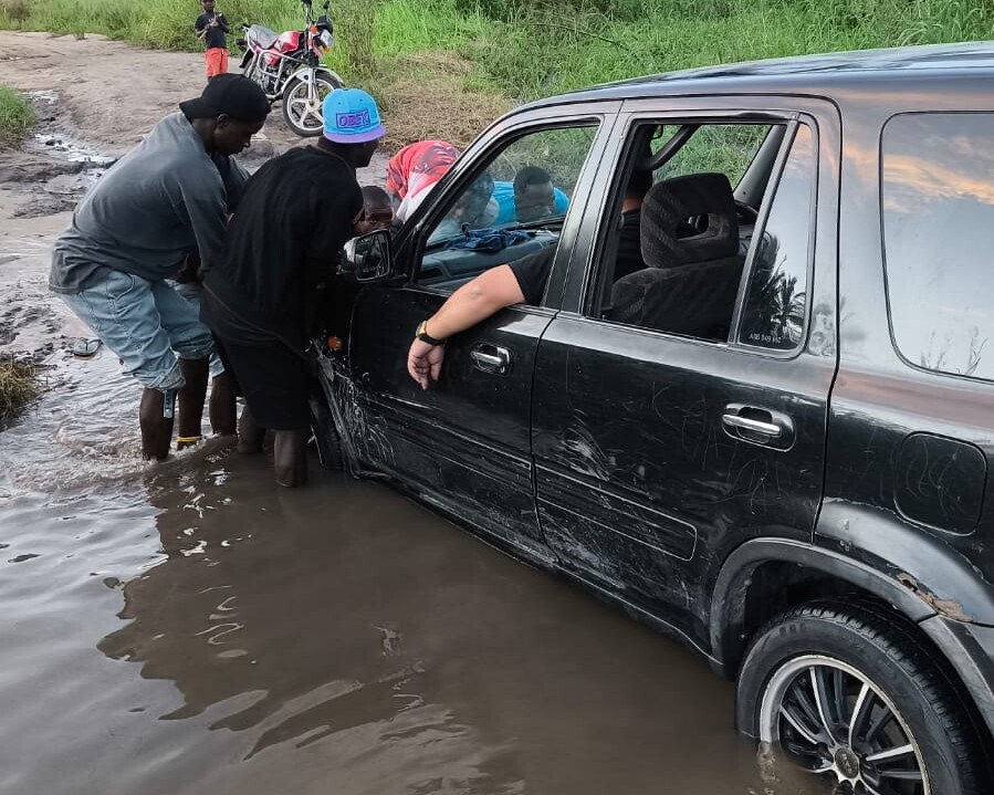 Pastores de Apucarana retornam ao Brasil depois de missão na África