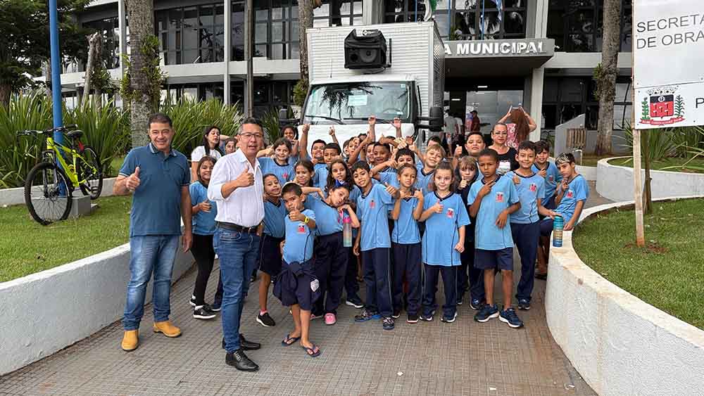 Prefeitura e Itaipu reforçam coleta seletiva com novo caminhão em Jardim Alegre