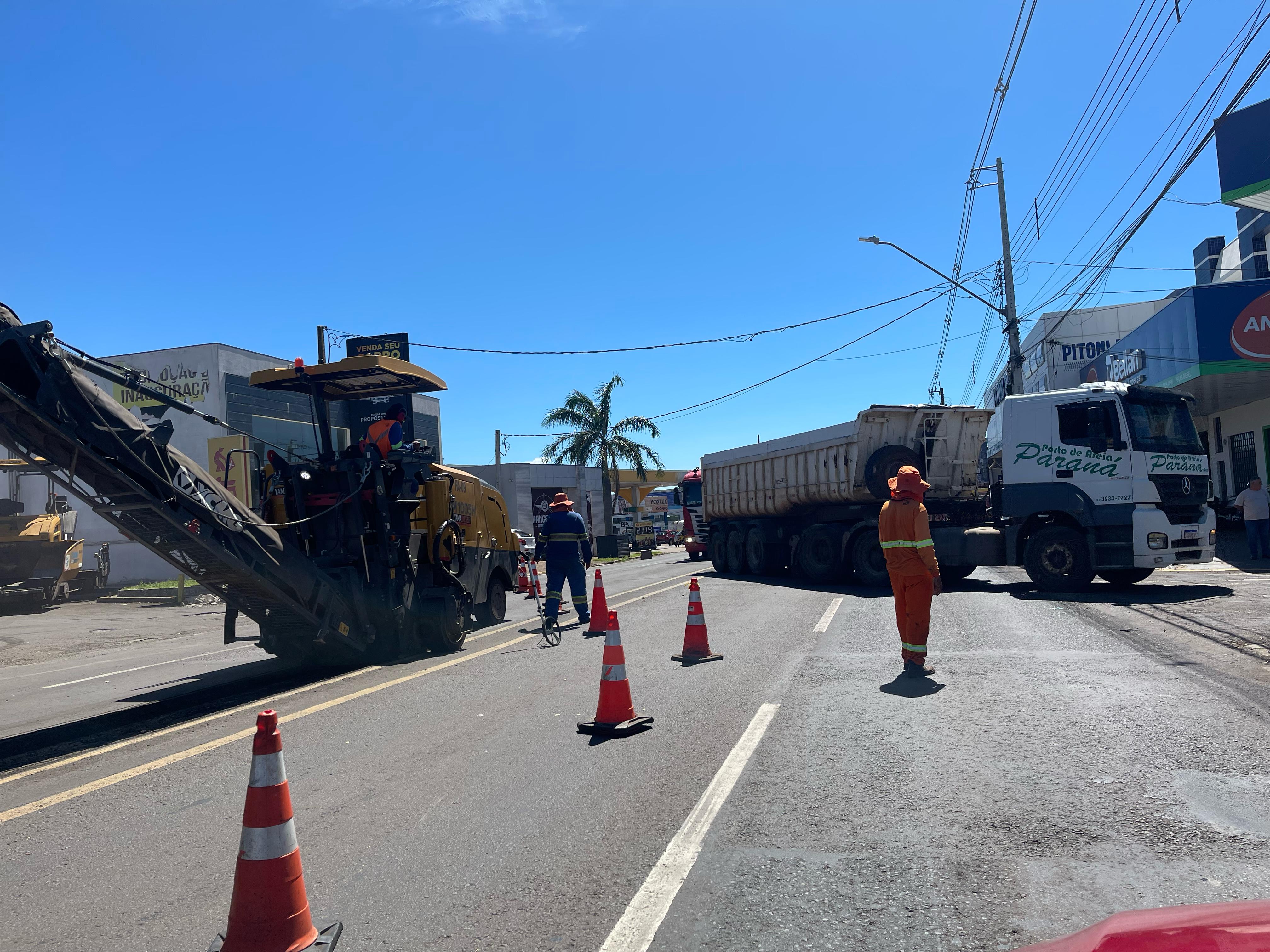 Trânsito sentido Curitiba está sendo desviado para a Rua Caetano Lopes Pineda