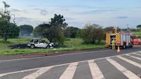 Blazer derruba poste e pega fogo na BR-376 em Apucarana