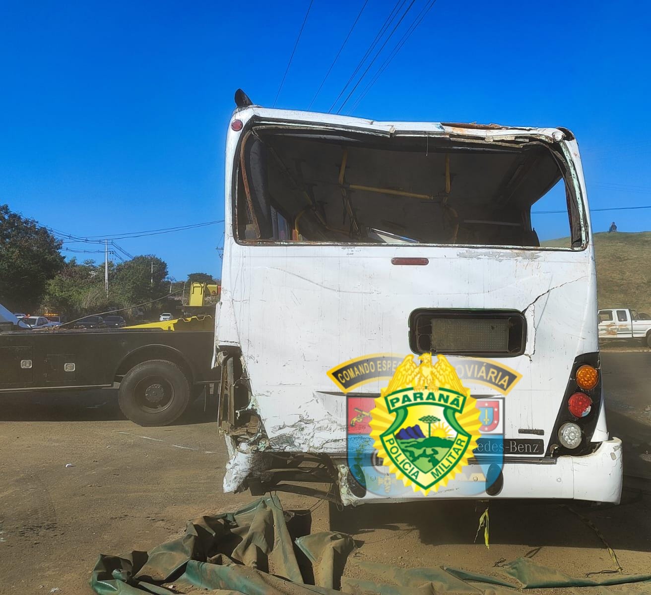 Acidente com ônibus de trabalhadores deixa um morto e 24 feridos no PR