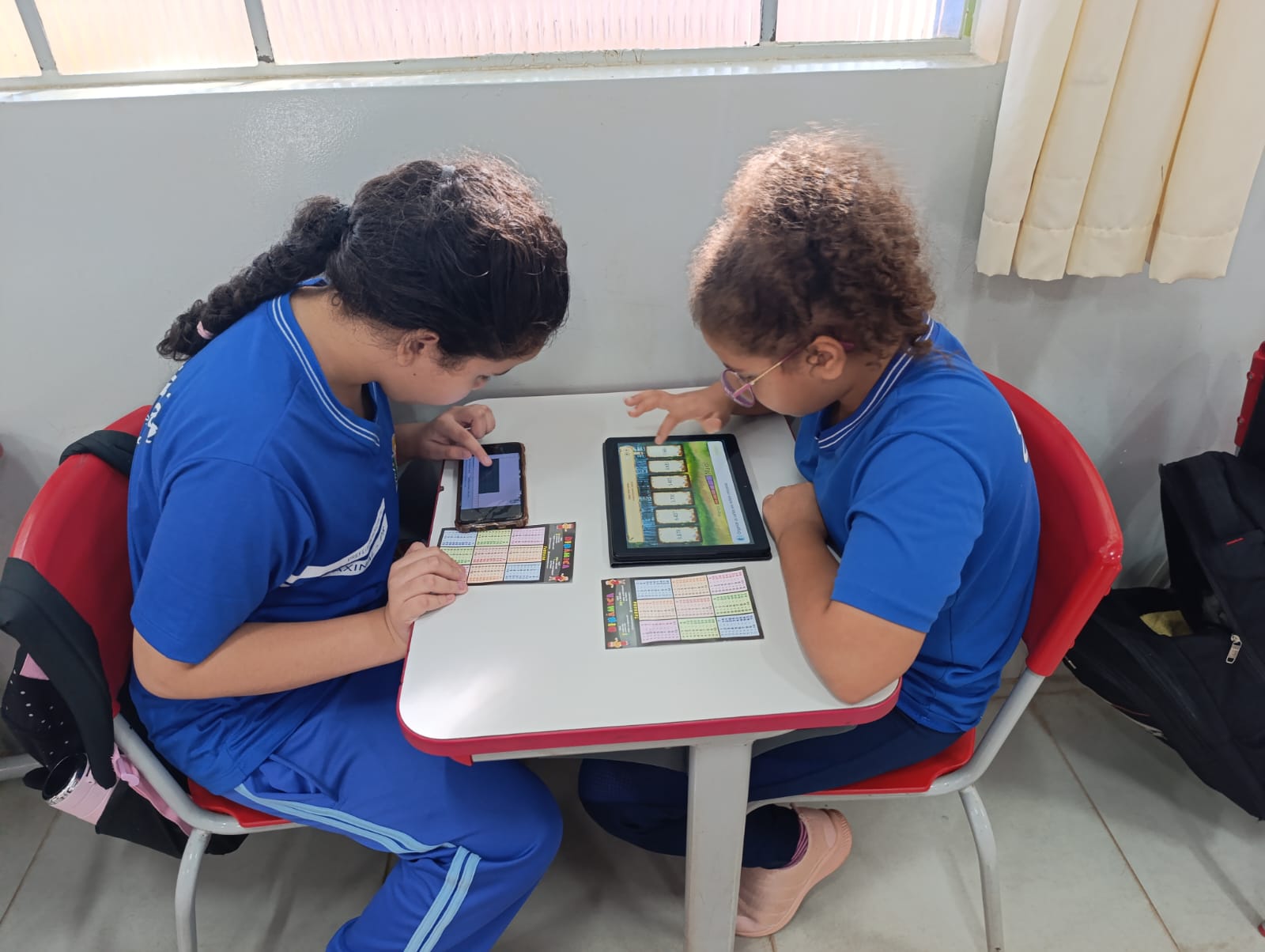 Alunos em atividade na sala