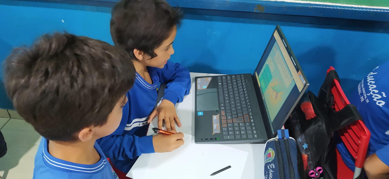 Alunos em atividade pedagógica