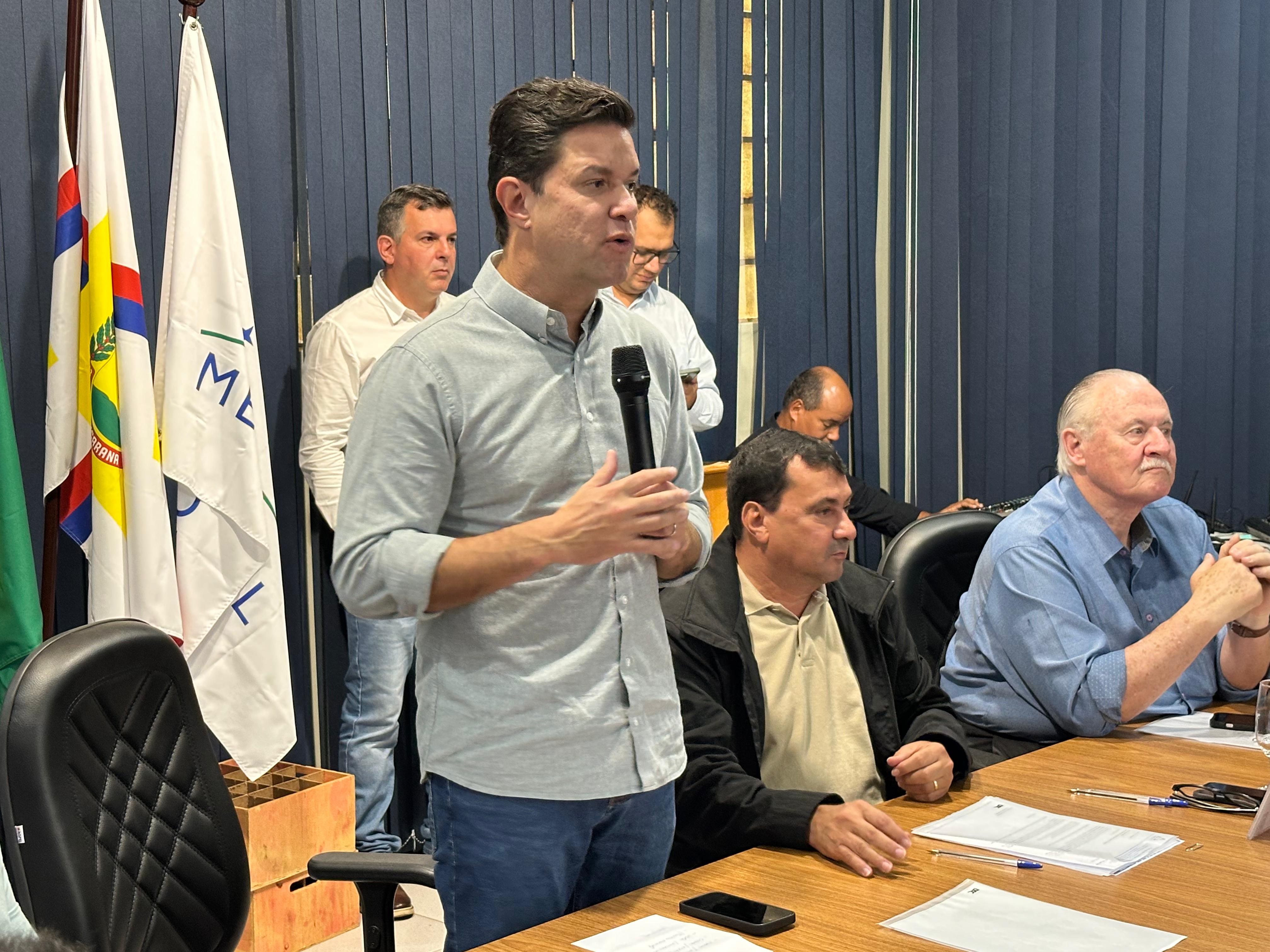 Amuvi recebe secretários estaduais durante reunião em Apucarana