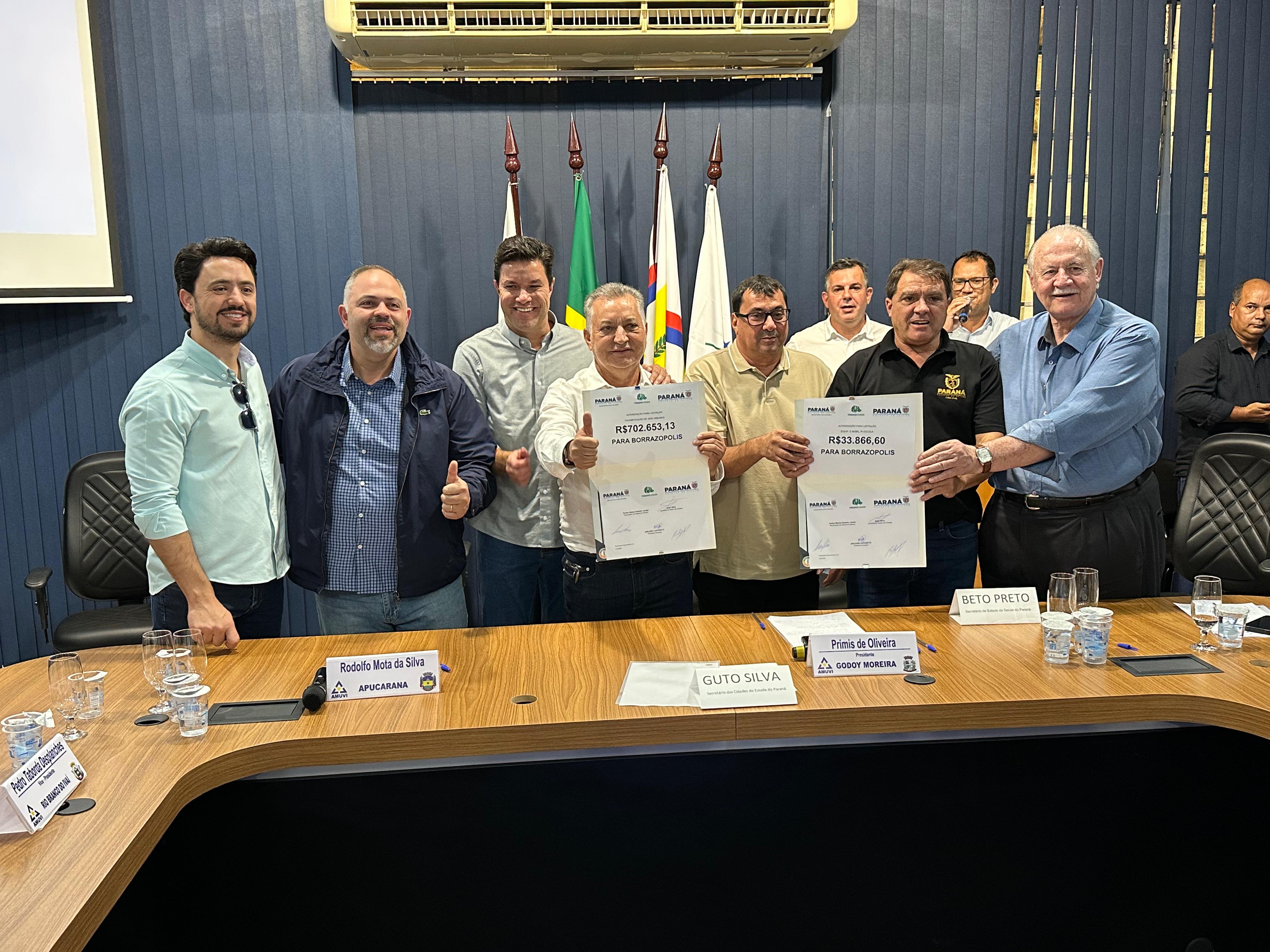 Amuvi recebe secretários estaduais durante reunião em Apucarana