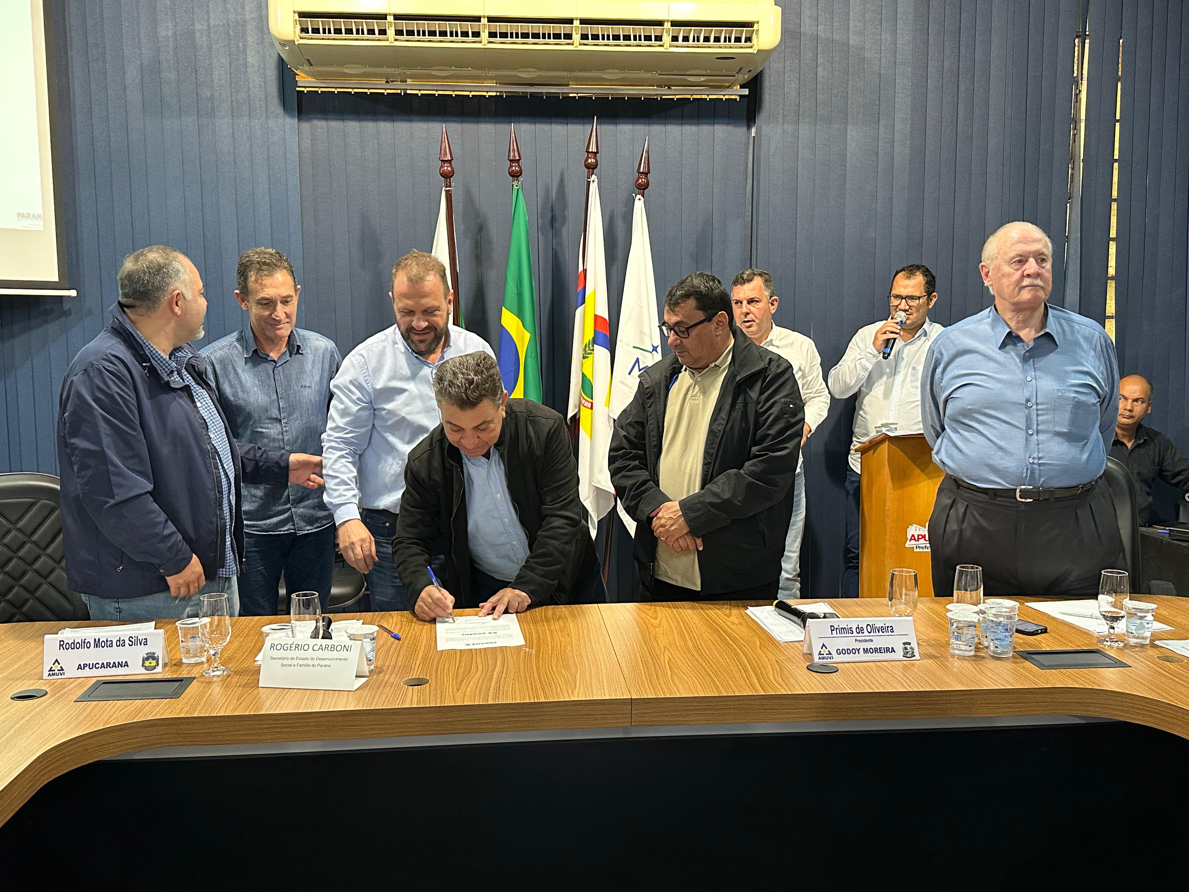 Amuvi recebe secretários estaduais durante reunião em Apucarana