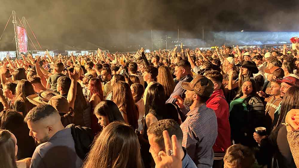 Festa do aniversário de Jardim Alegre atrai multidão