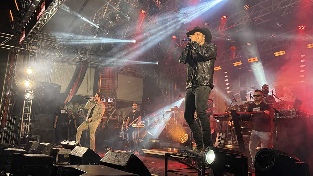 Festa do aniversário de Jardim Alegre atrai multidão