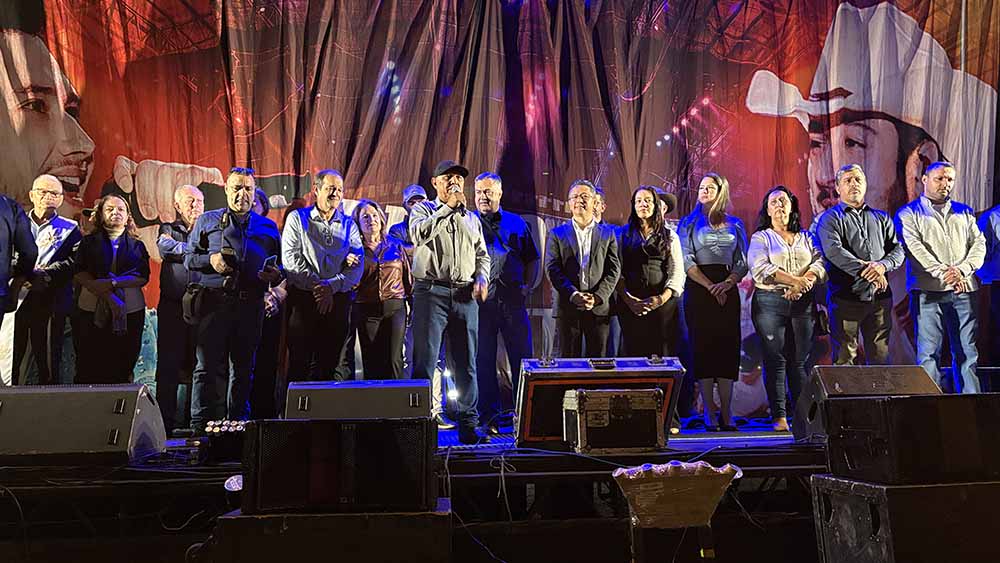 Festa do aniversário de Jardim Alegre atrai multidão