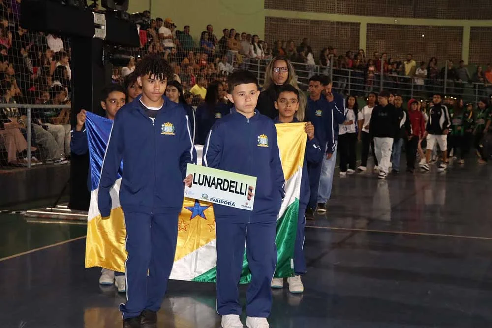 Ivaiporã abre Jogos Escolares com festa, emoção e ginásio lotado