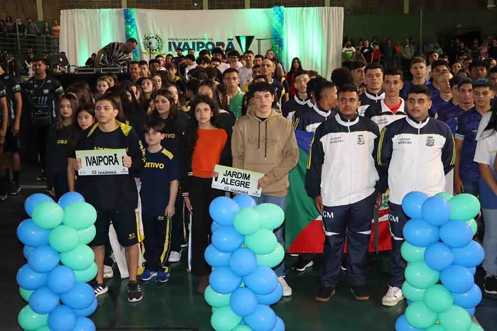 Ivaiporã abre Jogos Escolares com festa, emoção e ginásio lotado
