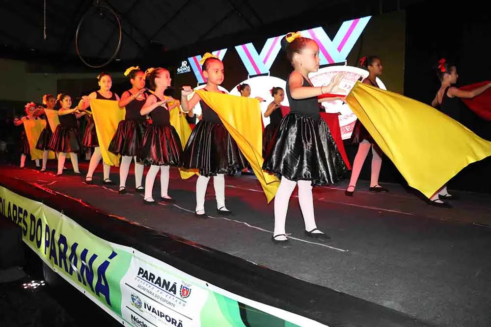 Ivaiporã abre Jogos Escolares com festa, emoção e ginásio lotado