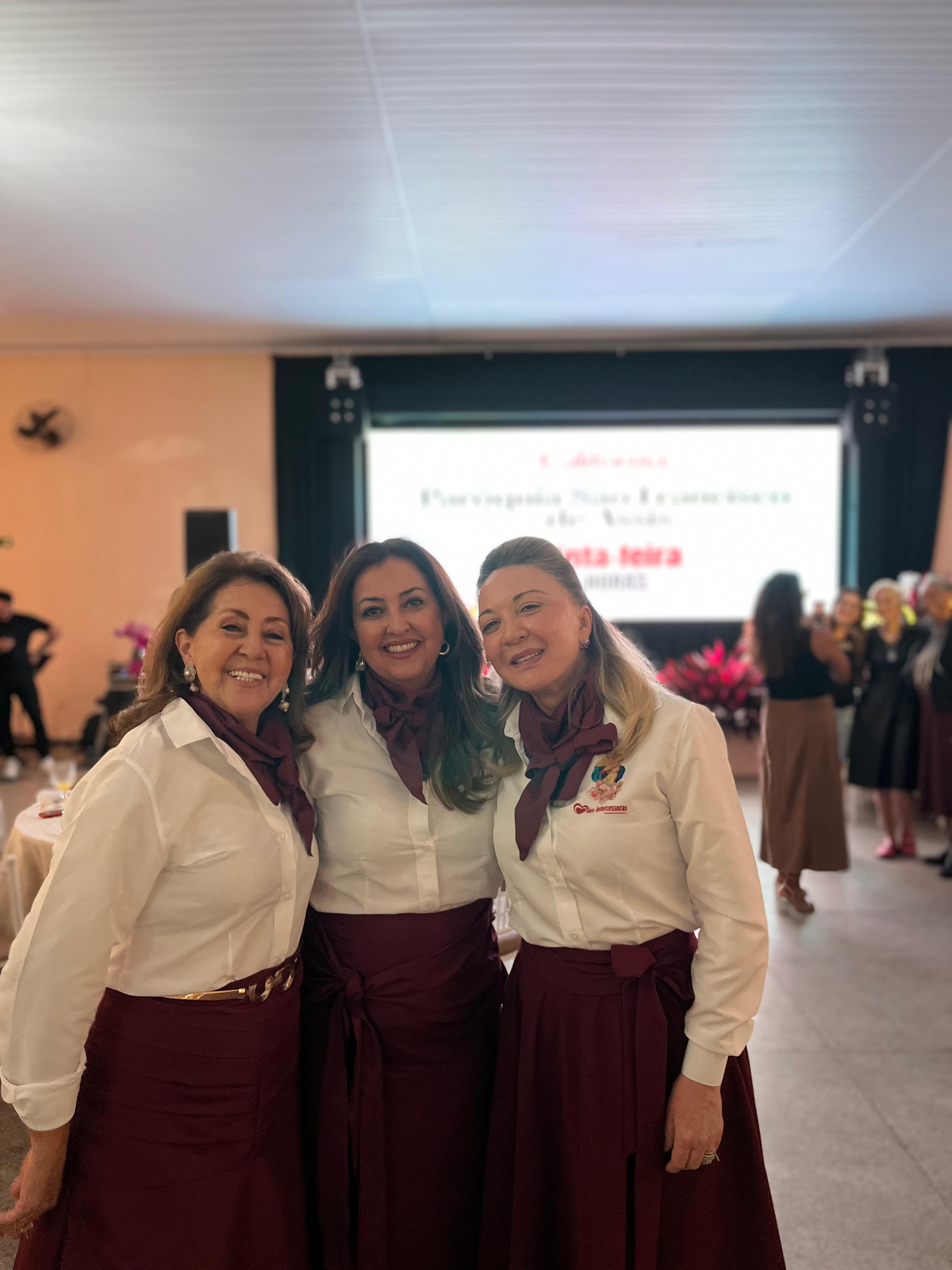 Mães que dobram os joelhos: 20 anos do movimento Mães Intercessoras