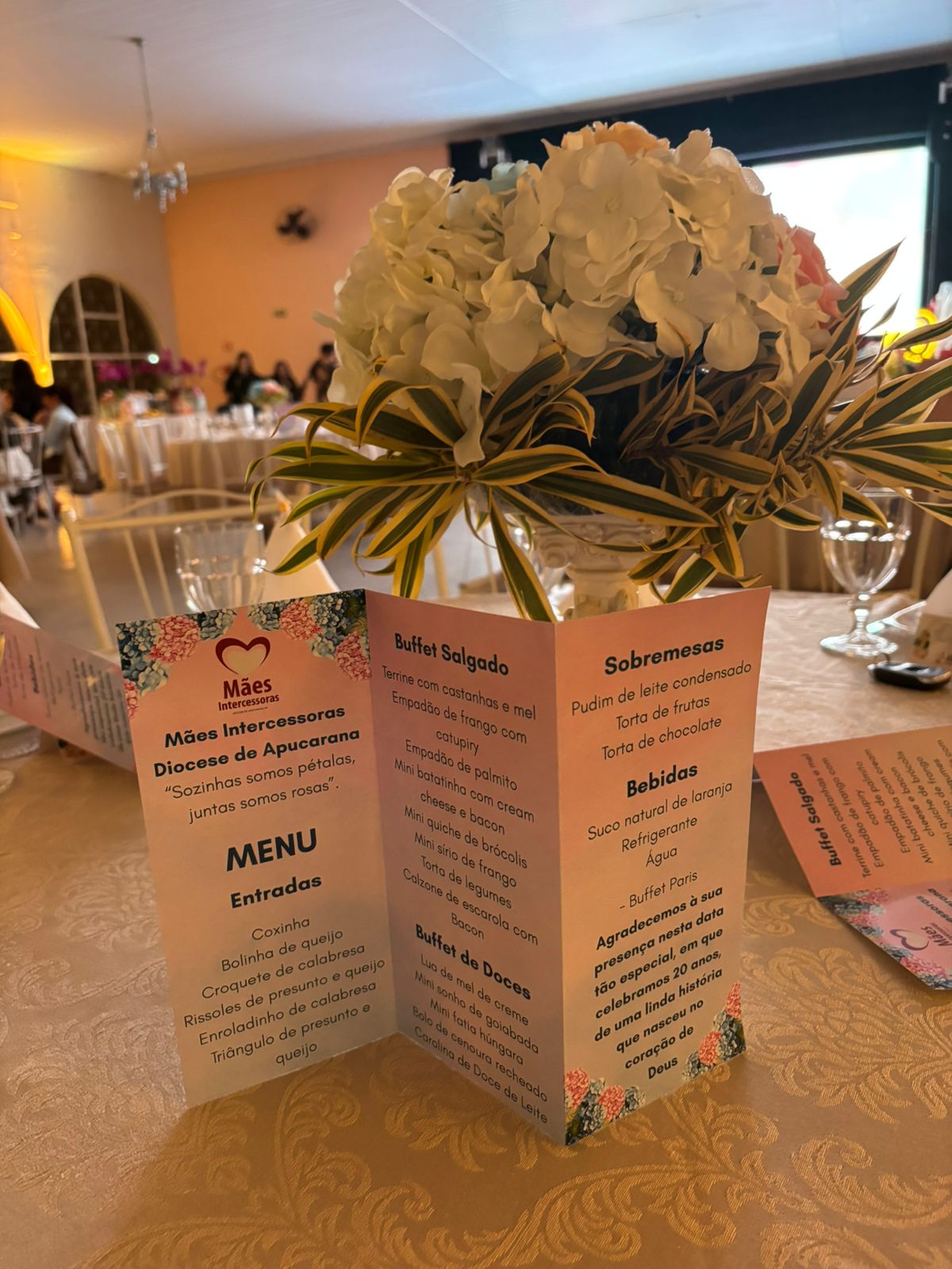 Mães que dobram os joelhos: 20 anos do movimento Mães Intercessoras