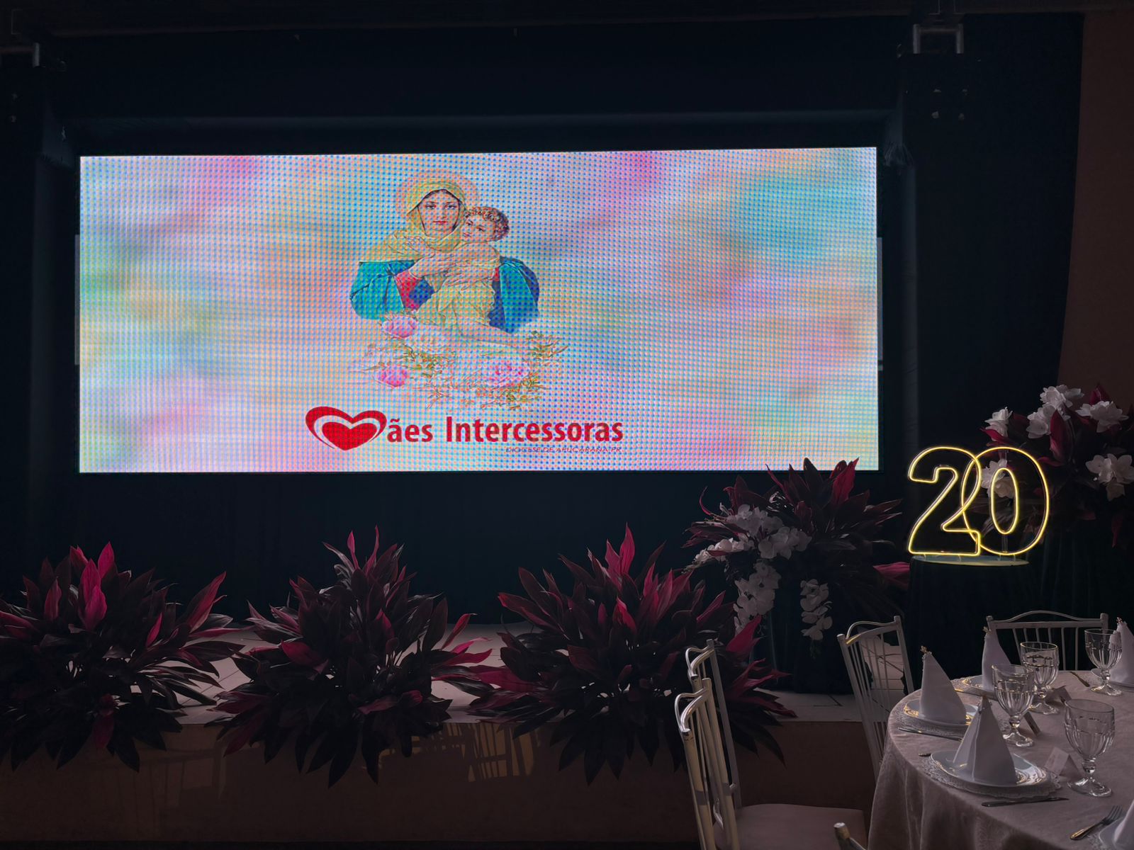 Mães que dobram os joelhos: 20 anos do movimento Mães Intercessoras