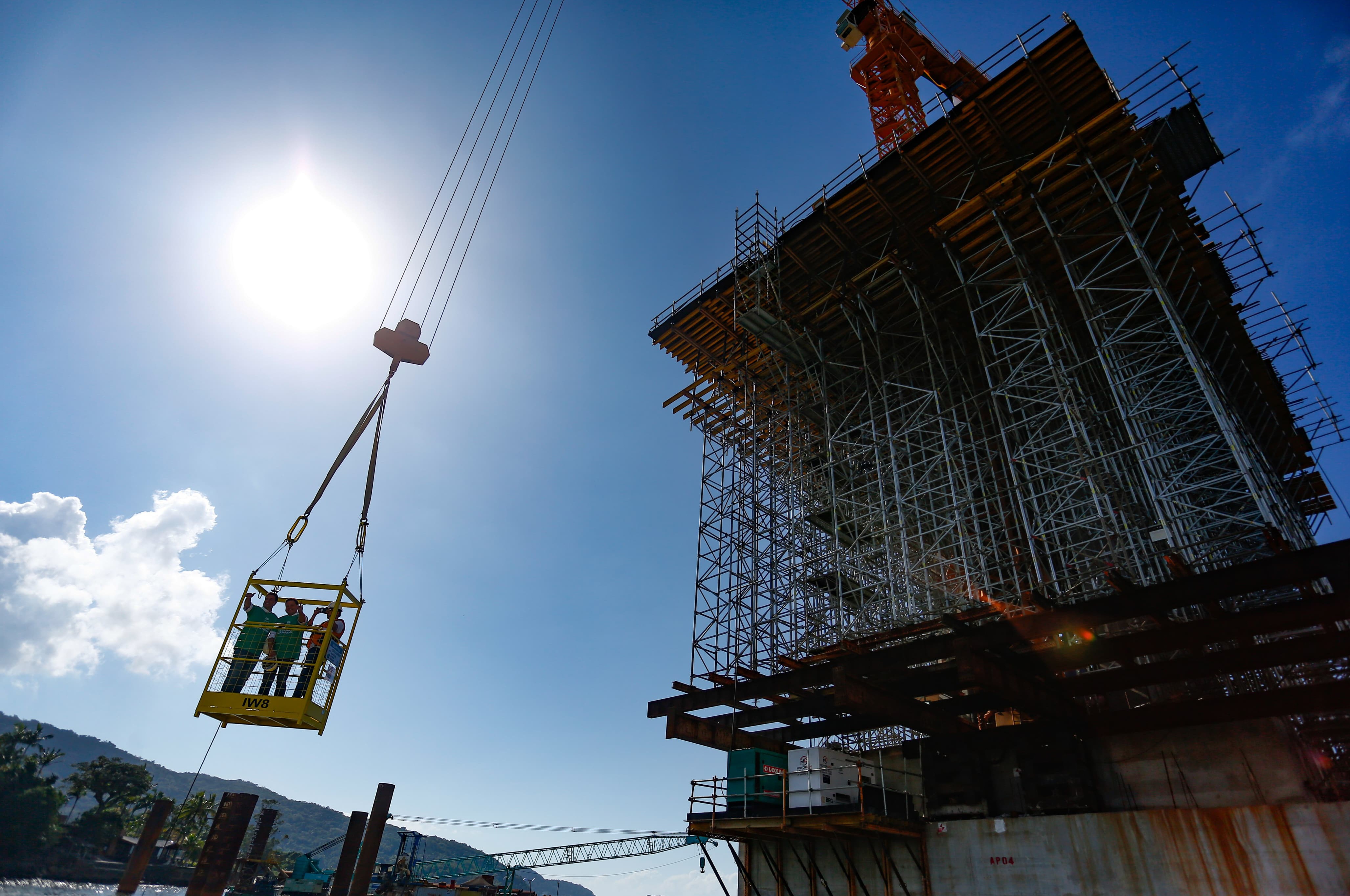 Ponte de Guaratuba alcança 50% das obras concluídas; veja fotos