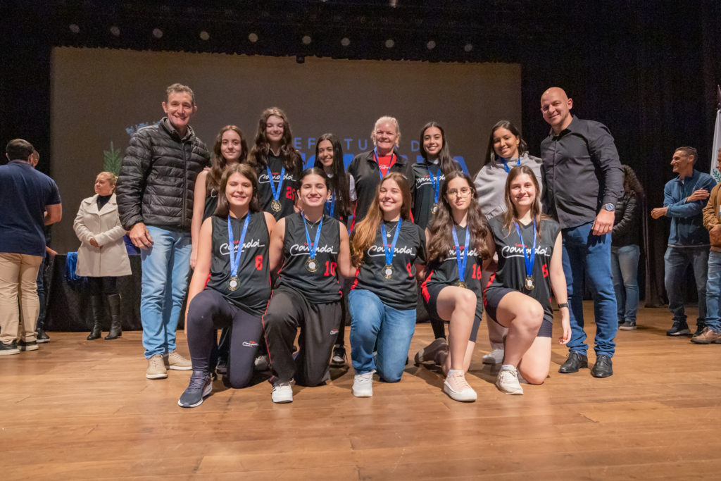 Tiveram competições de modalidades de vôlei de praia, basquetebol, futsal, handebol e voleibol