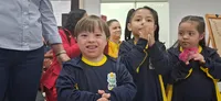 Apae de Apucarana recebe kits de uniforme escolar pela primeira vez
