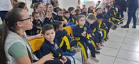 Rodolfo entrega mais um lote do uniforme para alunos em Apucarana