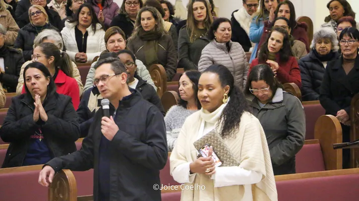Alessandra Santtos faz pregação com as Mães Intercessoras em Apucarana