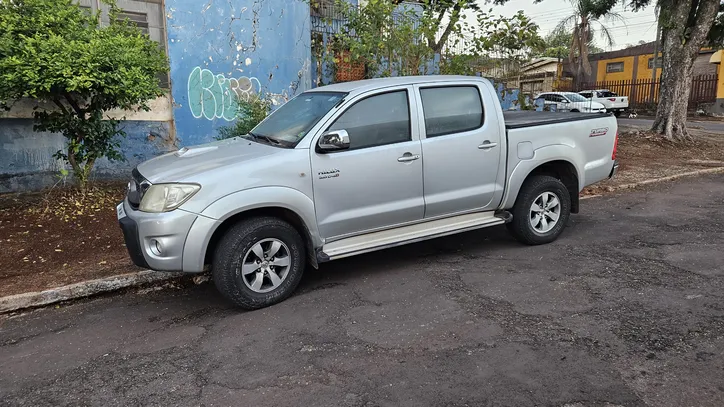 Ciclista colide contra Hilux e fica ferido em bairro de Apucarana
