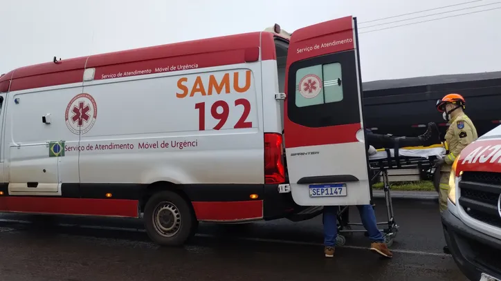 Engavetamento entre três carros e uma moto deixa um ferido em Jandaia