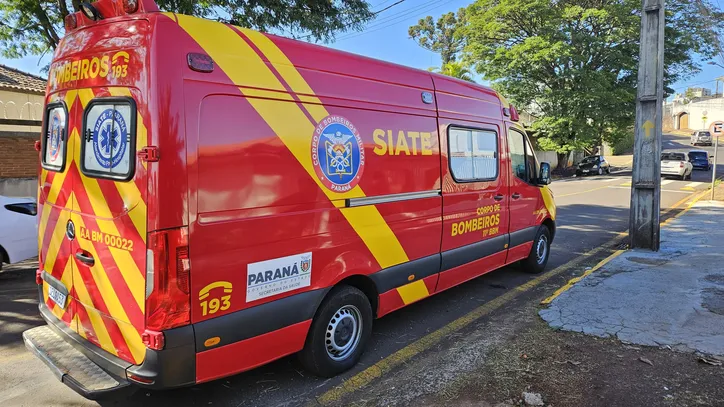 Homem perde controle de moto, cai e fratura braço em Apucarana
