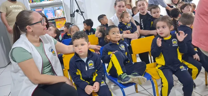 Rodolfo entrega mais um lote do uniforme para alunos em Apucarana
