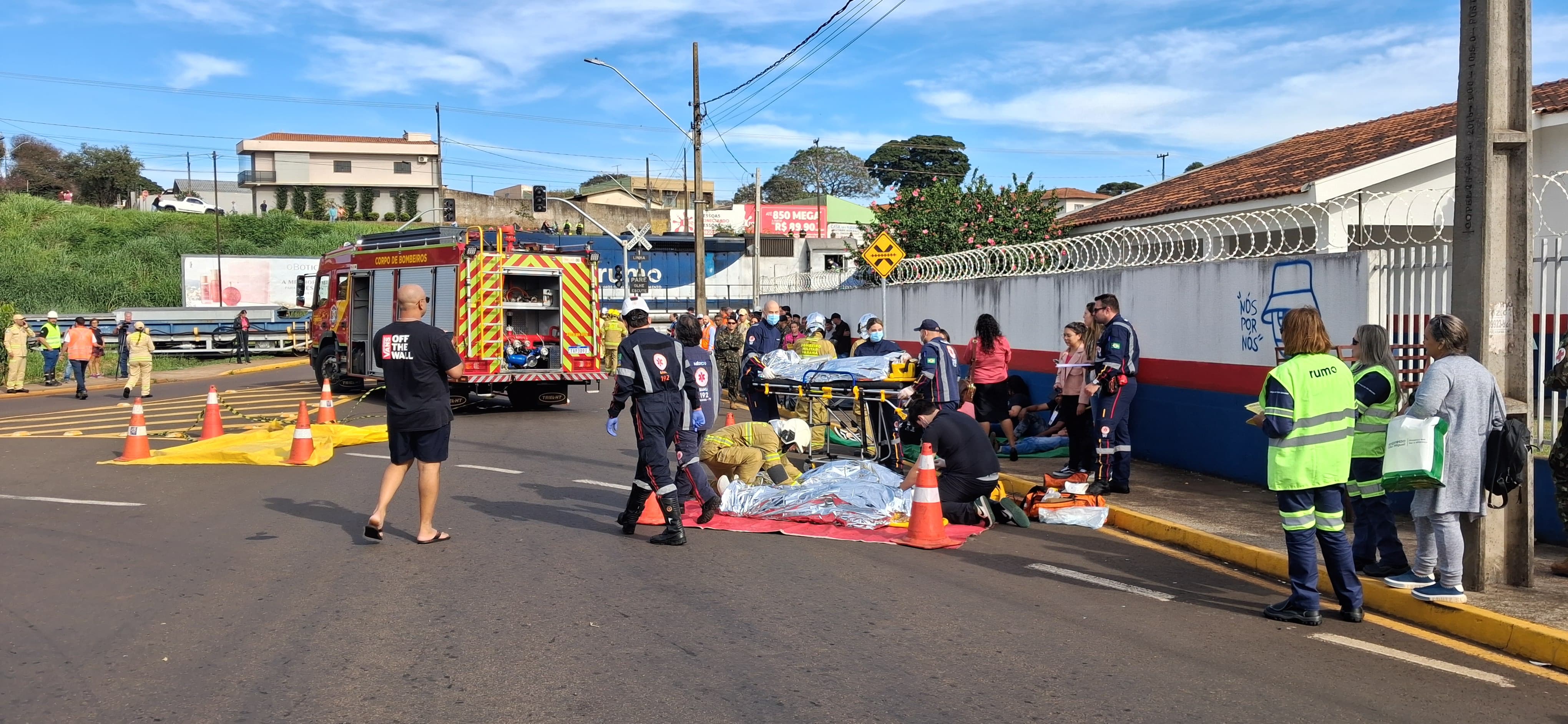 Bombeiros realizam simulação de incidente com múltiplas vítimas