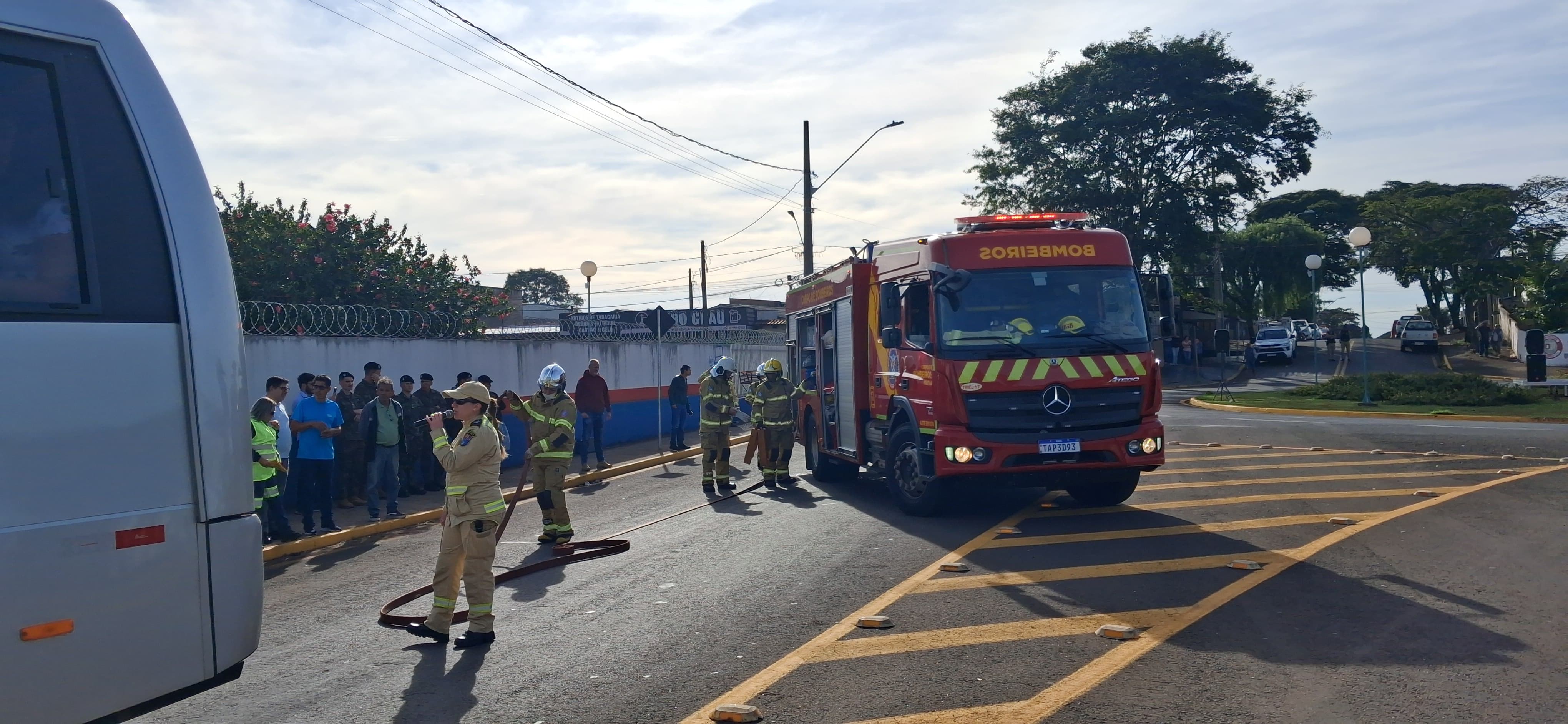 Bombeiros realizam simulação de incidente com múltiplas vítimas