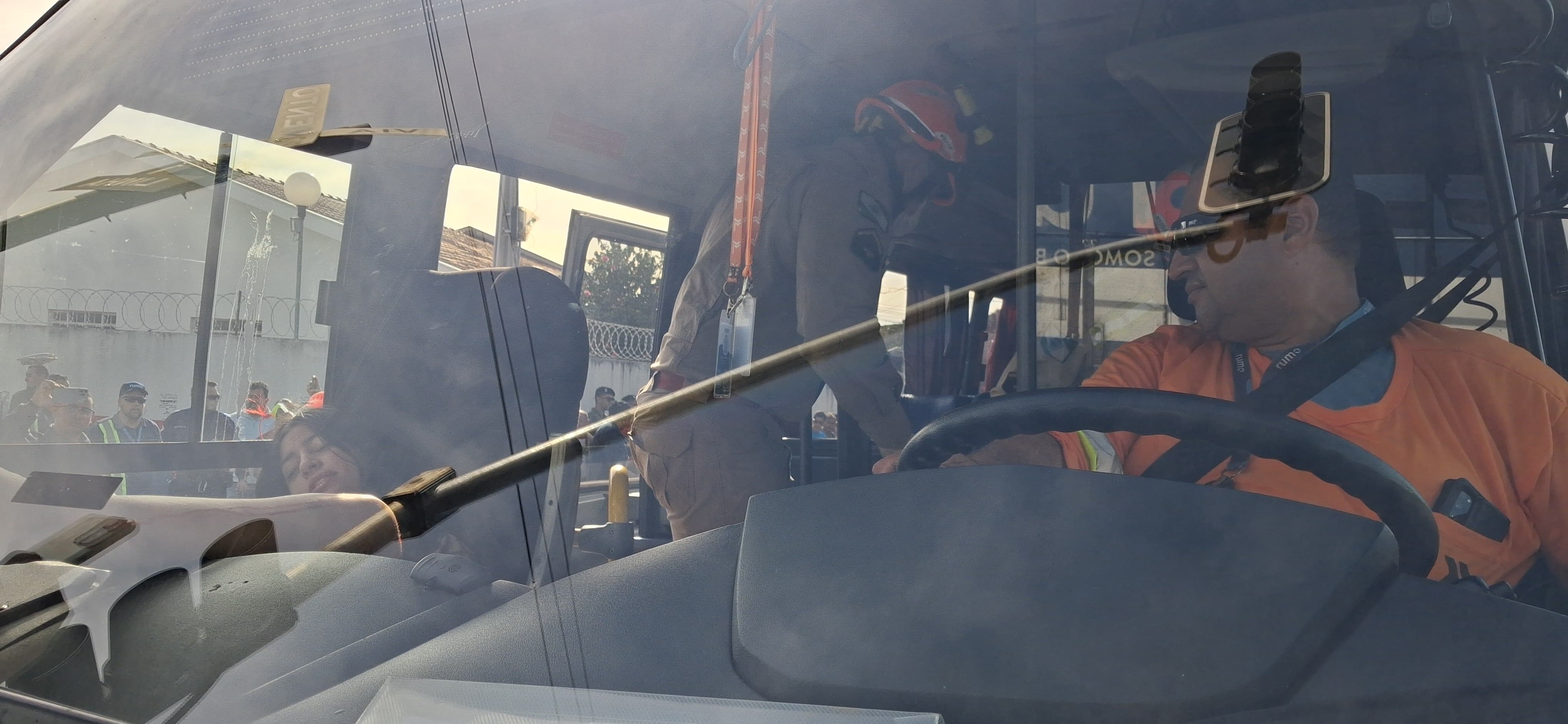 Bombeiros realizam simulação de incidente com múltiplas vítimas