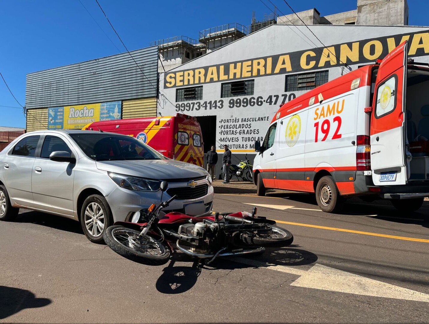 Carro quase colidiu contra motos