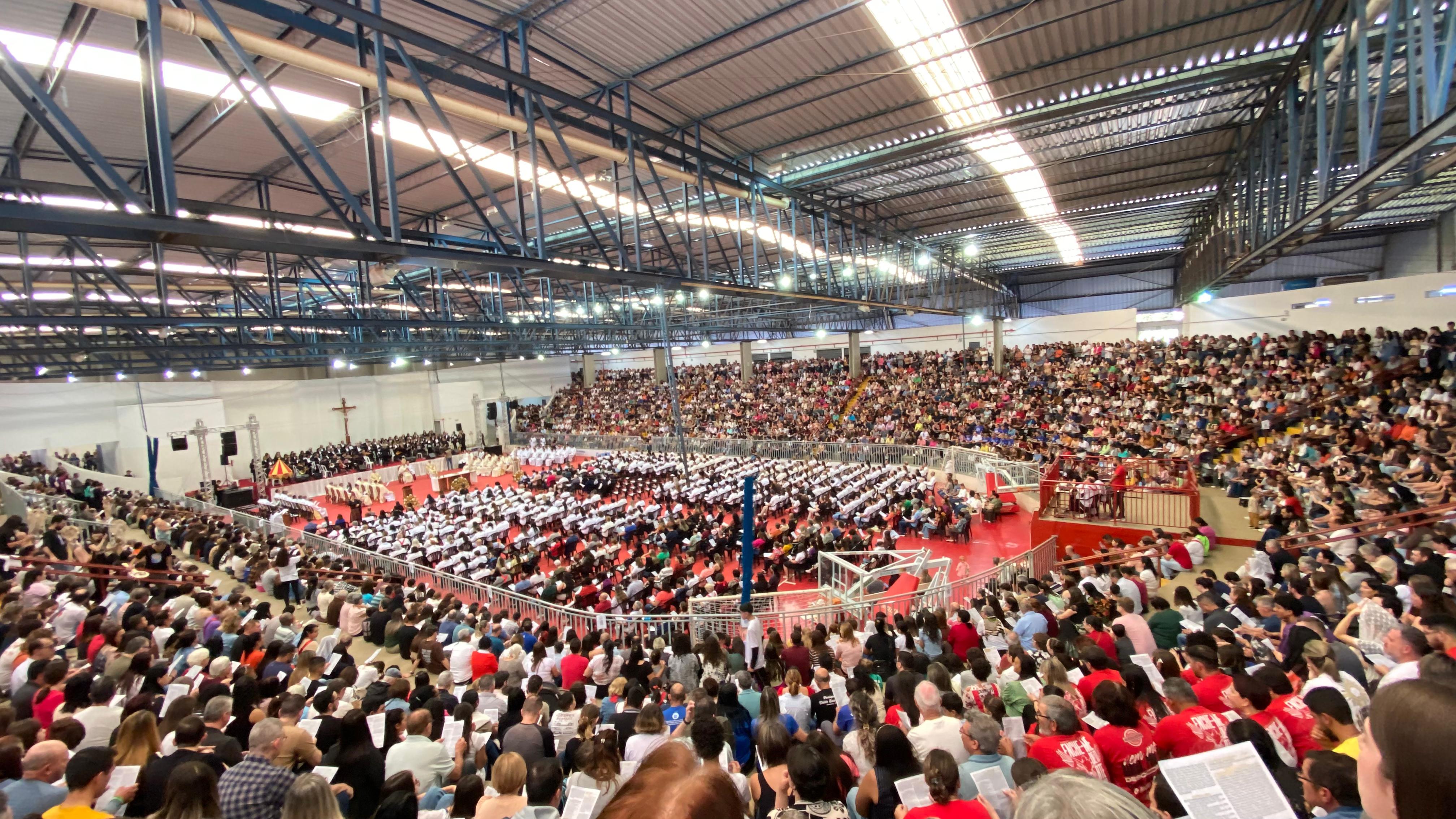 Celebração de Corpus Christi em Apucarana reúne multidão