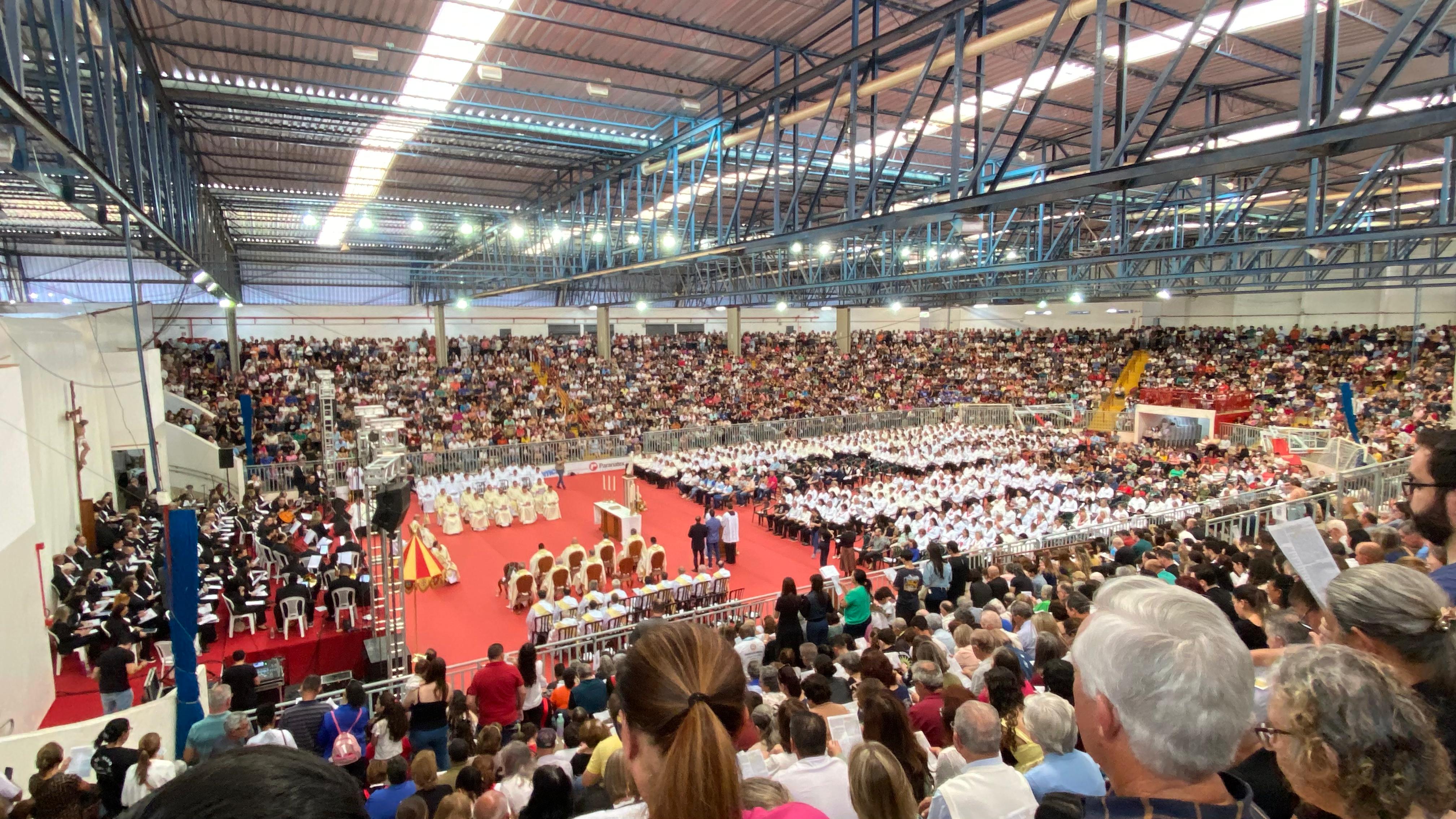 Celebração de Corpus Christi em Apucarana reúne multidão
