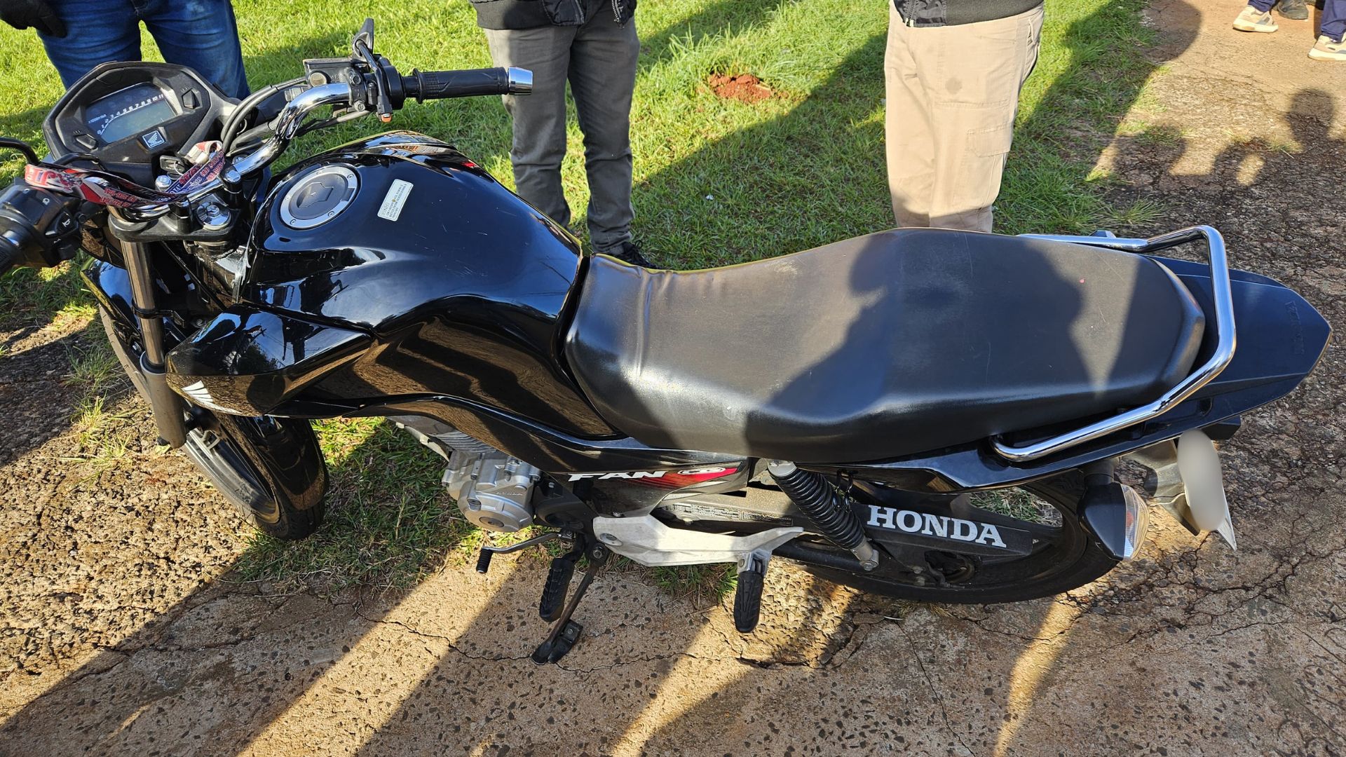 Colisão entre carro e moto deixa pai e filho feridos em Apucarana