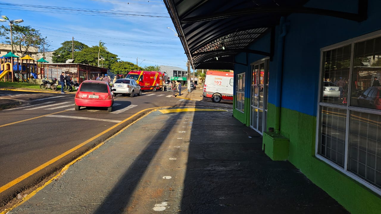 Colisão entre carro e moto deixa pai e filho feridos em Apucarana