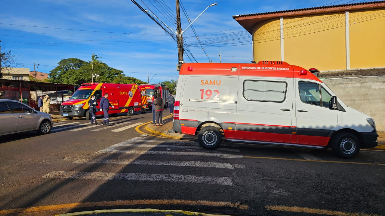 Colisão entre carro e moto deixa pai e filho feridos em Apucarana