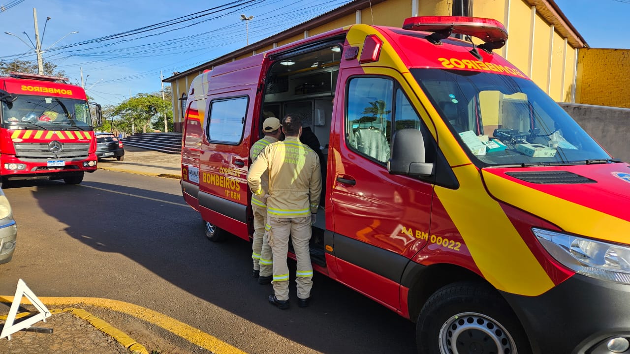 Colisão entre carro e moto deixa pai e filho feridos em Apucarana