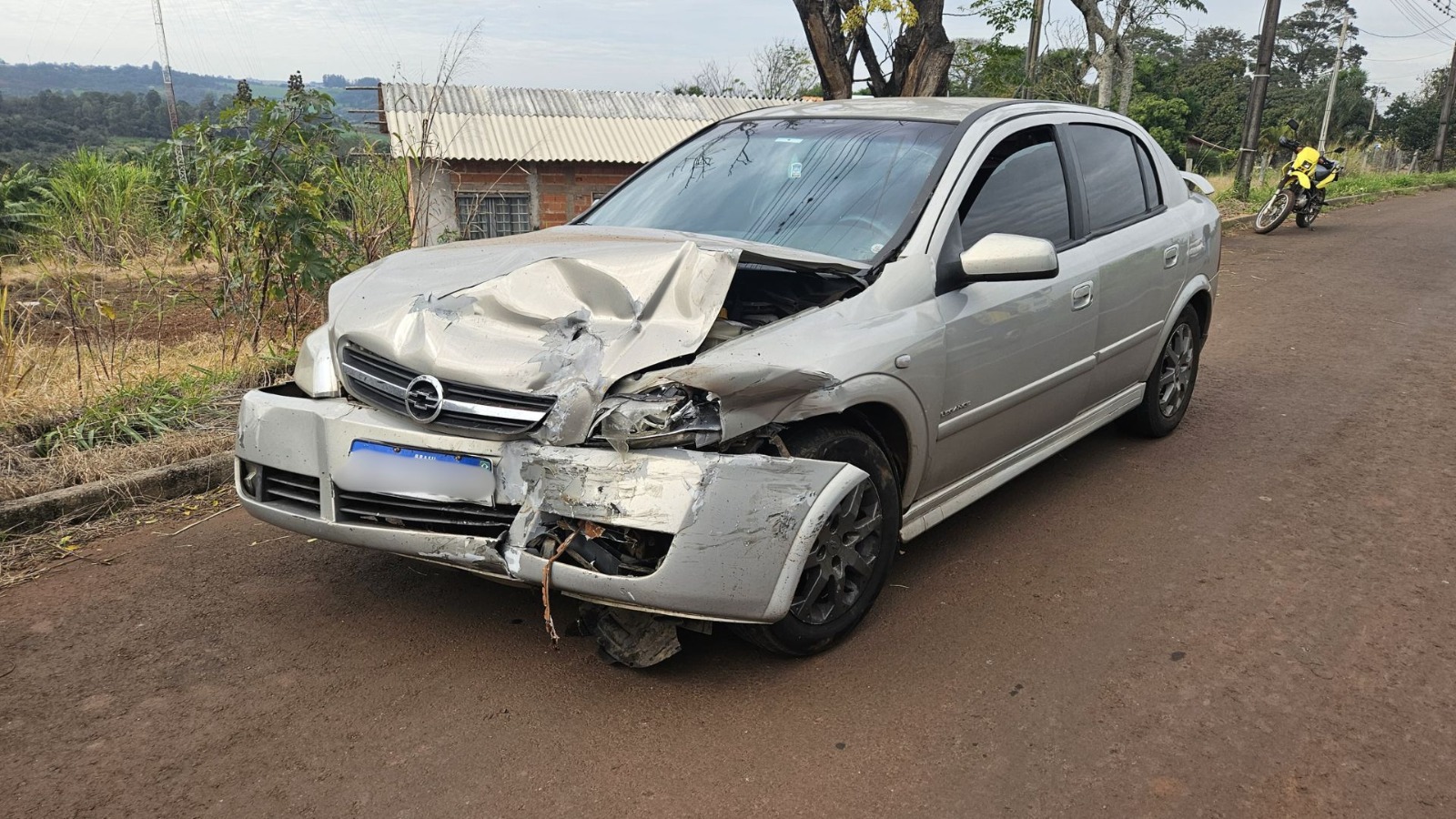 Colisão frontal entre dois carros deixa um ferido em Apucarana