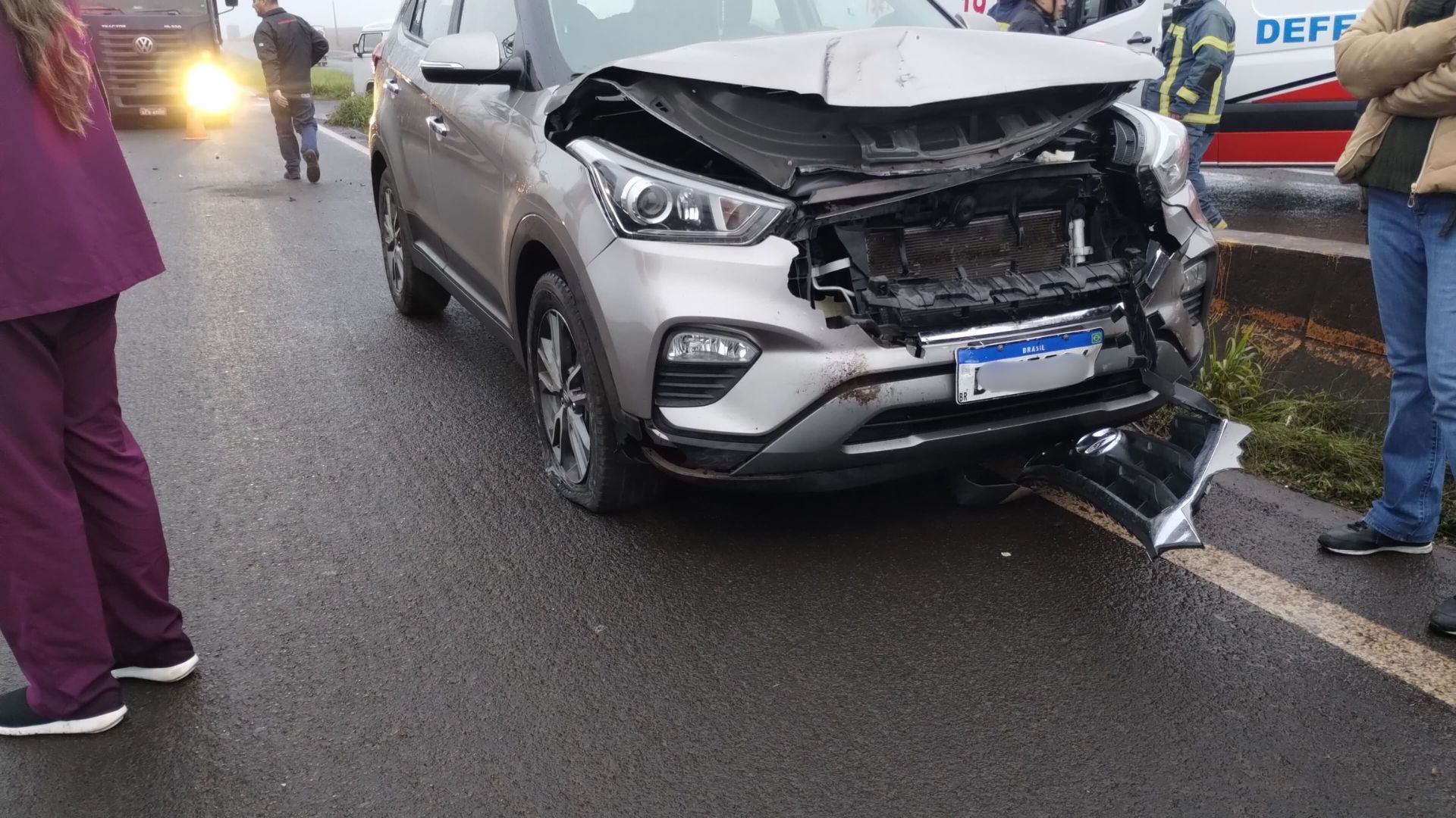 Engavetamento entre três carros e uma moto deixa um ferido em Jandaia