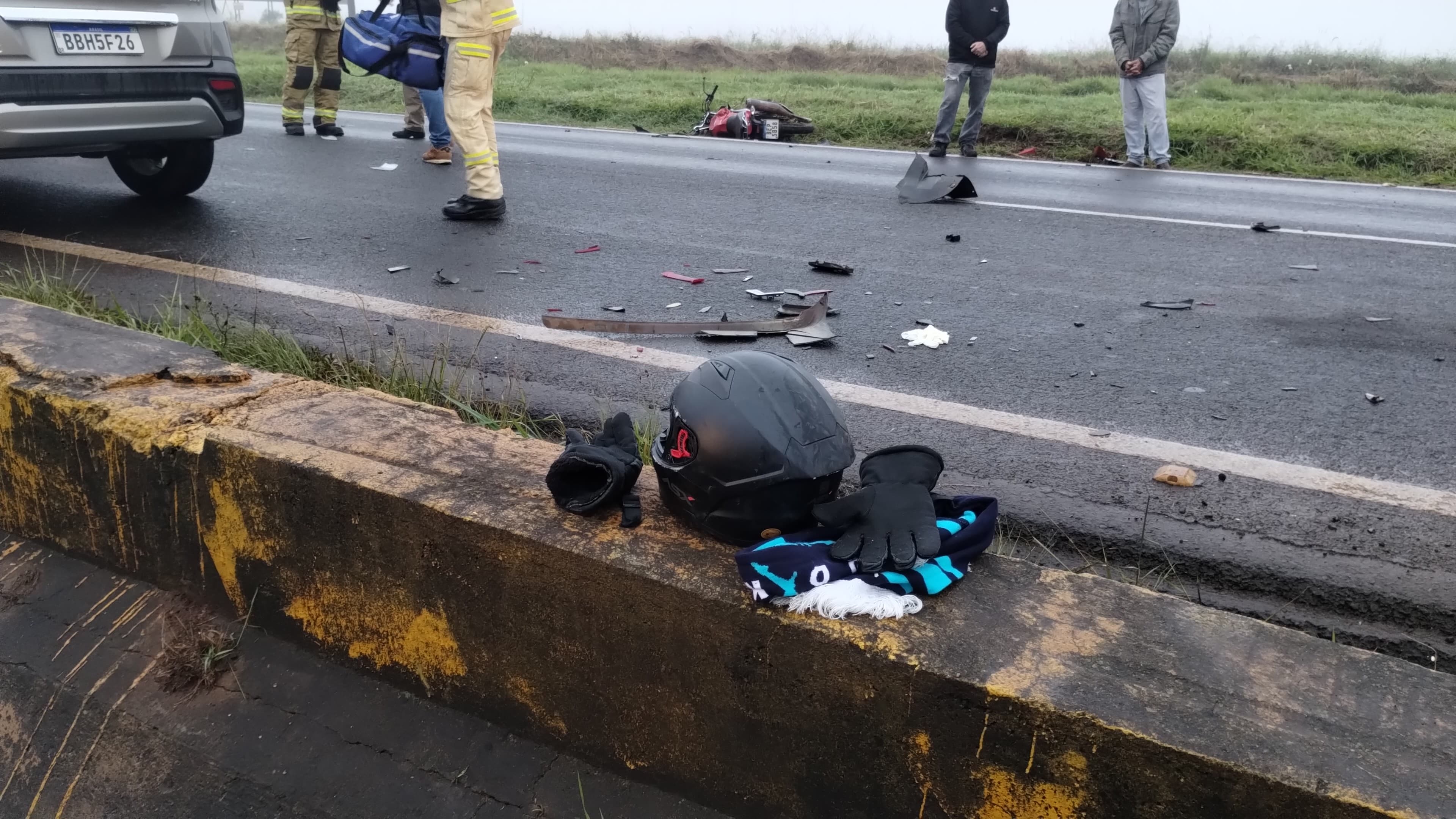 Engavetamento entre três carros e uma moto deixa um ferido em Jandaia