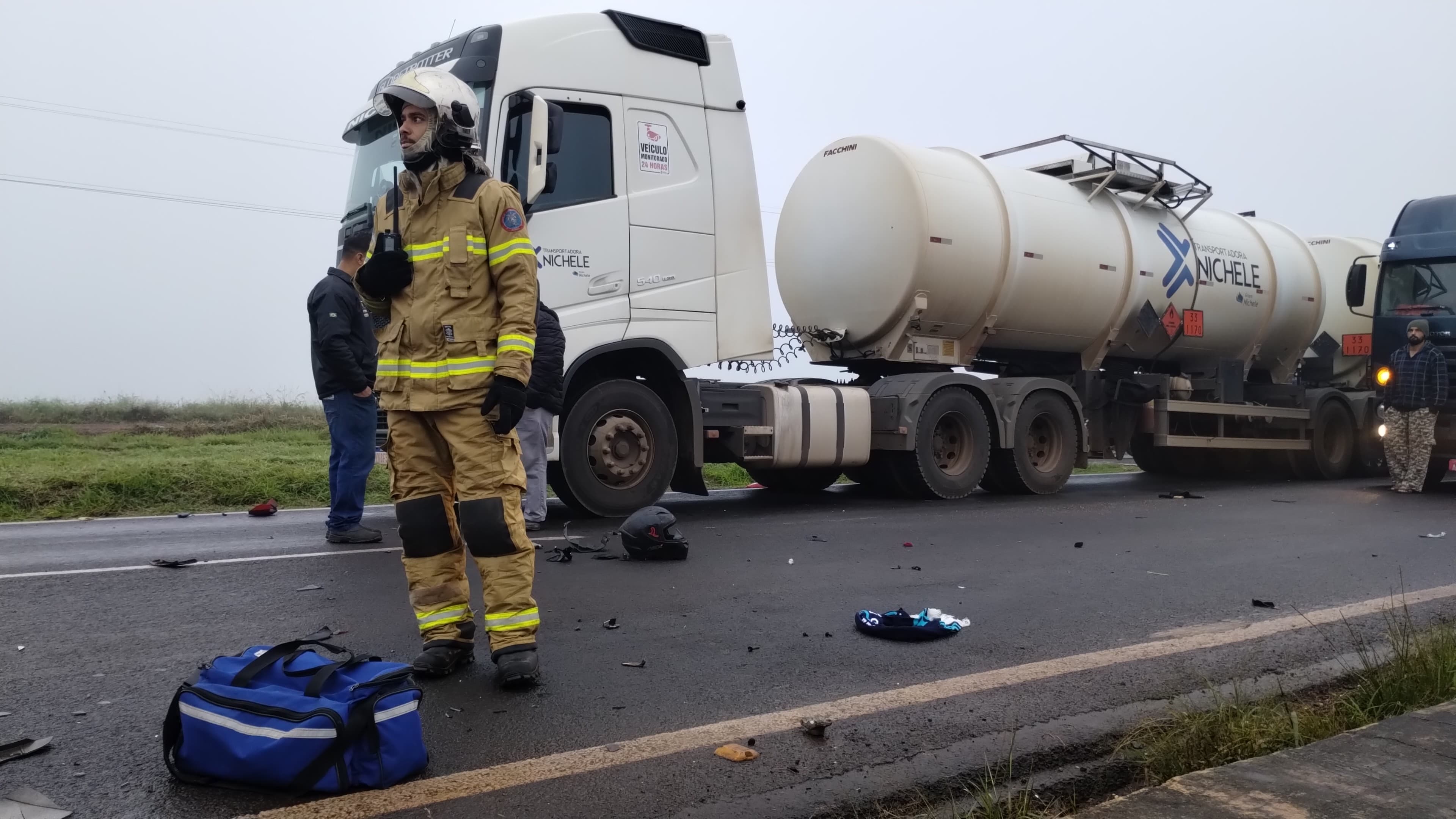 Engavetamento entre três carros e uma moto deixa um ferido em Jandaia
