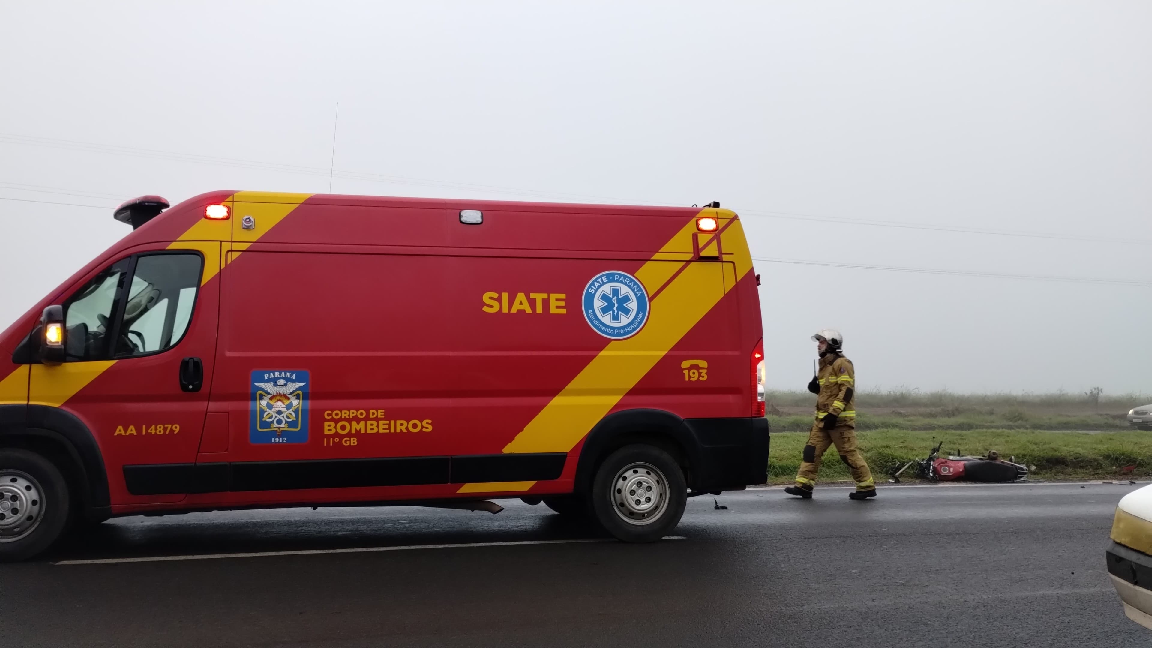 Engavetamento entre três carros e uma moto deixa um ferido em Jandaia