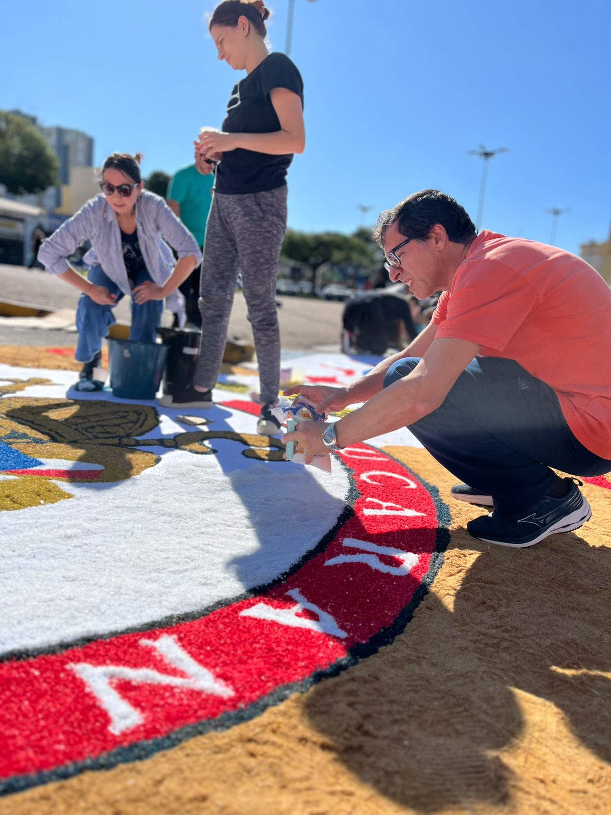 Fiéis celebram Corpus Christi com confecção de tapetes: veja fotos