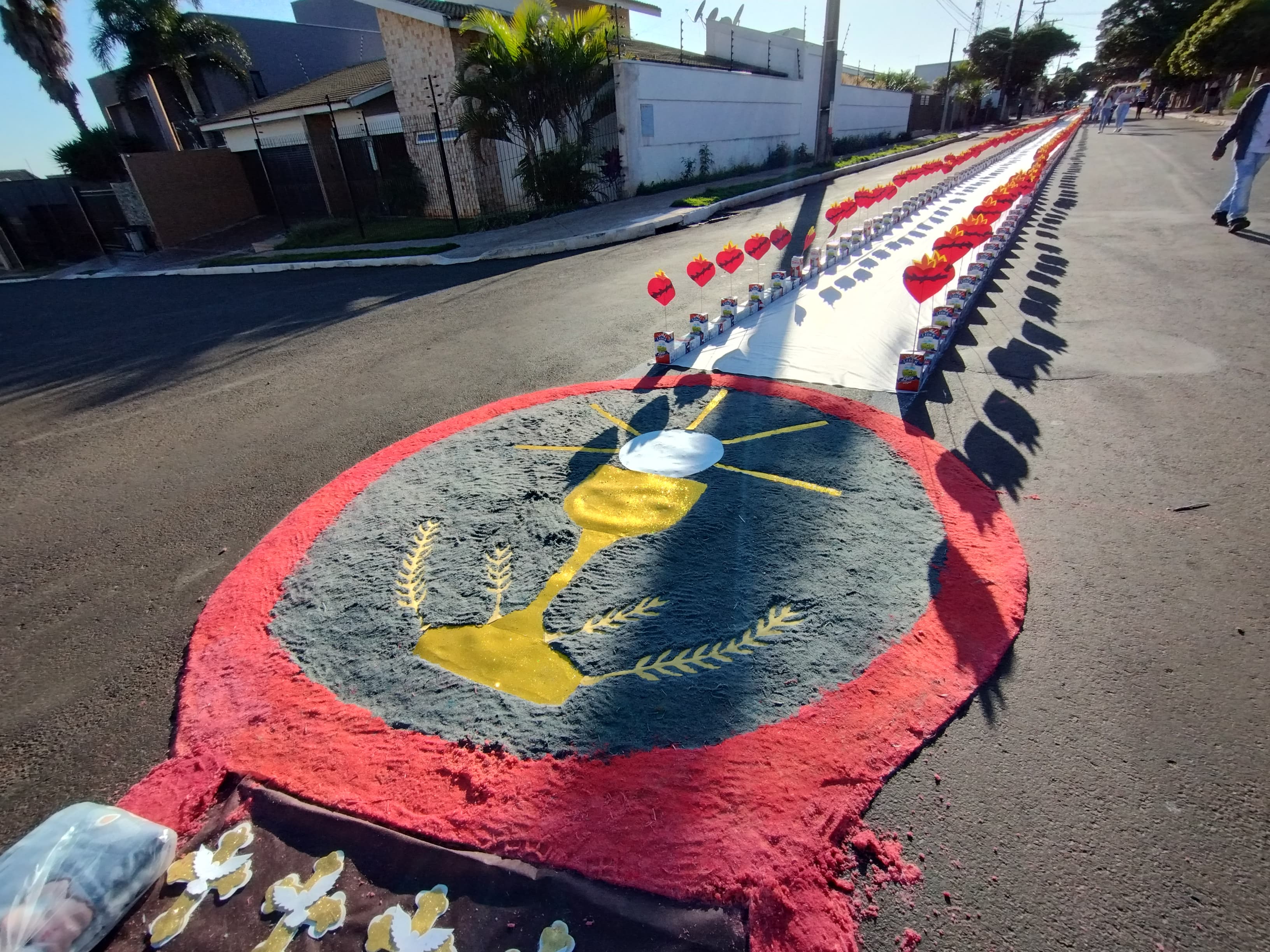 Fiéis participam de procissão e missa de Corpus Christi em Cambira