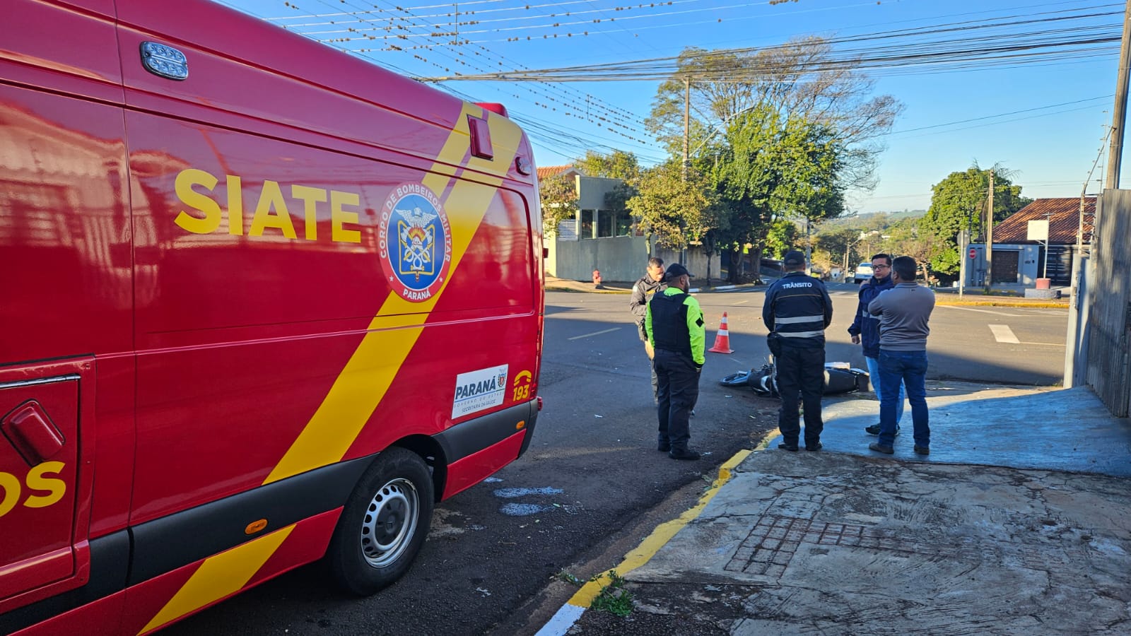 Motociclista fica ferido após colisão com Fiat Uno em Apucarana